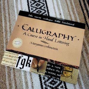 CALLIGRAPHY BOOK COURSE IN HAND LETTERING